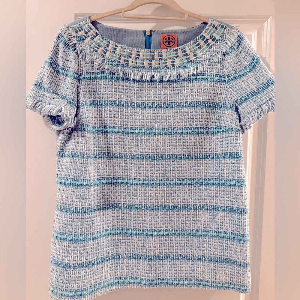 Tory Burch shirt
Beautiful aqua and light blue colors
Size 12

Smoke Free Home